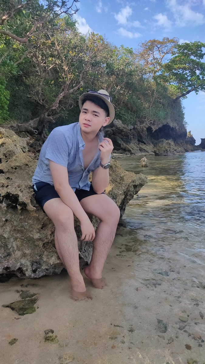 QT with your best photo at the beach. 🏖️ 🏝️

Cabongaoan Beach in Burgos, Pangasinan March 2022 ft. My lost eyeglasses 😔💨