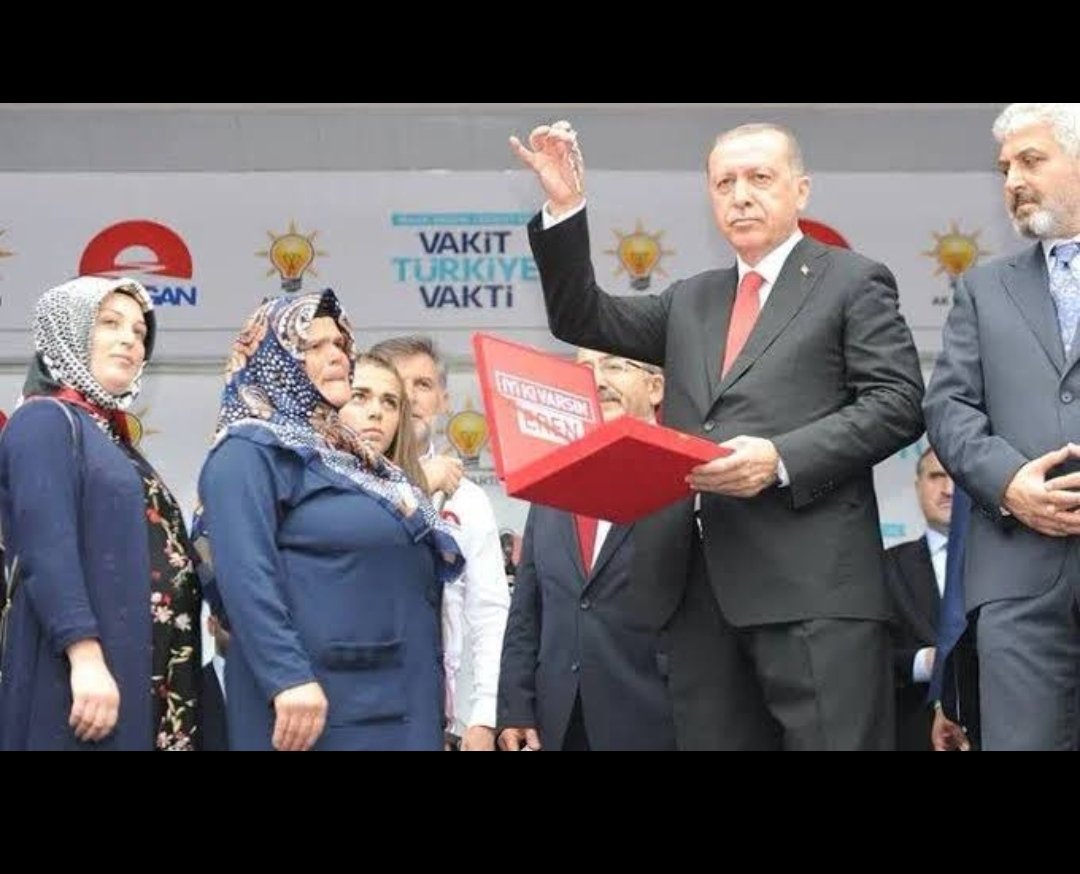 Birinci resim diyanetin bugünkü hutbesinden. İkinci resmi de intertte tesadüfen buldum...
#hayirlicumalar