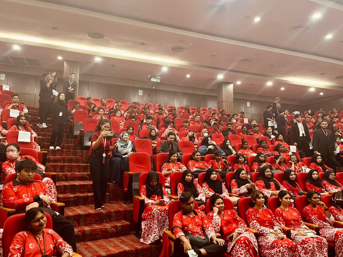 Progression talk at the faculty. Welcome #MSUrians to your journey at @msumalaysia 

#MSUMalaysia #MSUCollegeIpoh #MSUCIpoh #TransformingLivesEnrichingFuture #MSUrians #LovefromMSU #MSUEDUtour2023 #MSUOath2023 #MSUOathTaking #MSUOathTakingCeremony2023