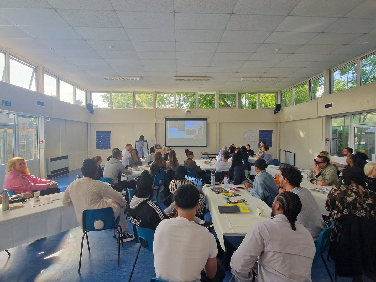 newwaveenglish's tweet photo. Building a team of expert readers across our Federation @Grazebrook_Pri Inset Day with Inspirational key note speaker @farrahserroukh @storyriver @clpe1 #NewWaveFed
#Inspirationalwords #reflectingrealities #avidreaders #beingareader #throughtheeyesofachild https://t.co/rVHfaEMBbG