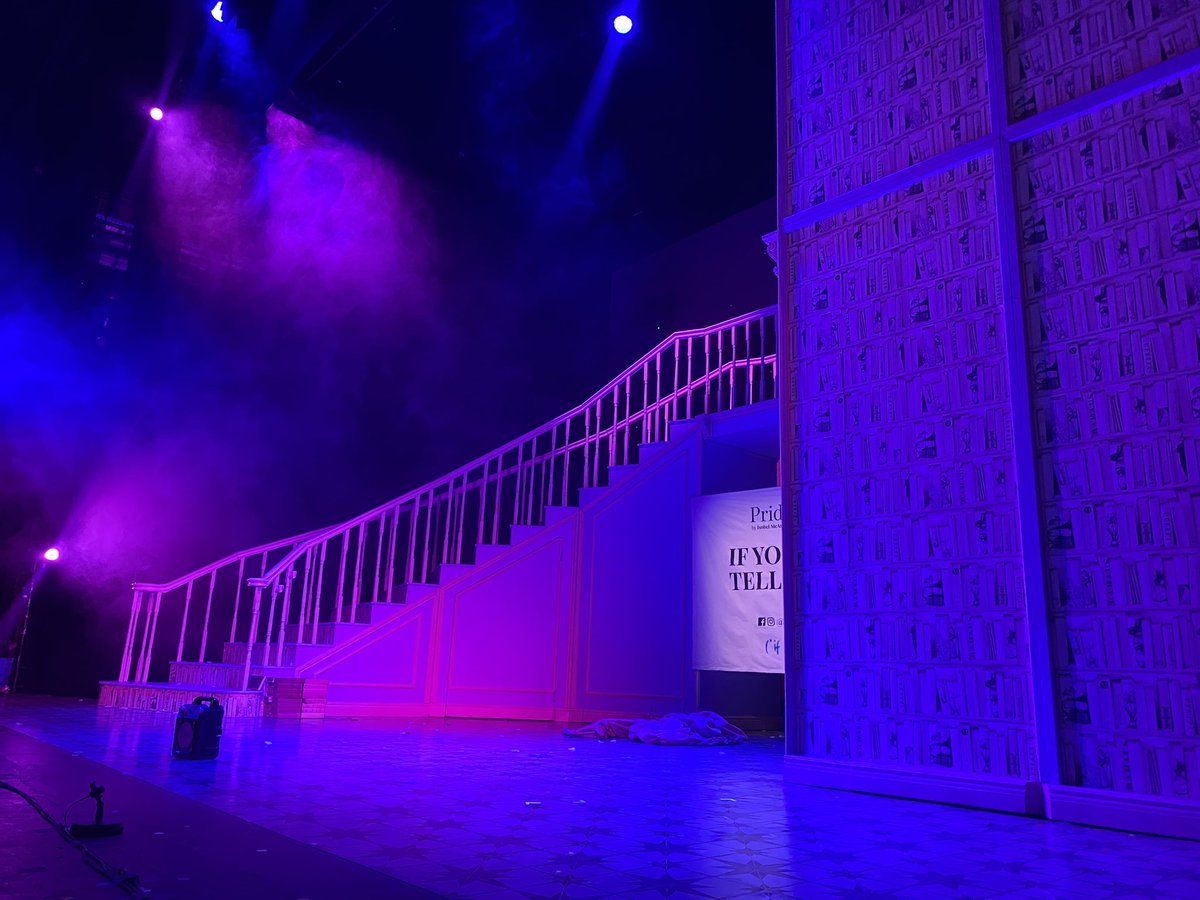 Brilliant night <a href="/HallforCornwall/">Hall for Cornwall</a> watching <a href="/pandpsortof/">prideandprejudicesortof</a> 
It is so funny and the cast are amazing! Loving your work <a href="/oregionsi/">Simon Harvey 〓〓</a> !