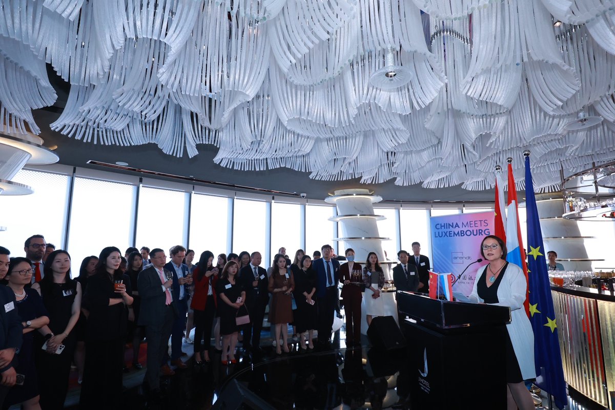 LuxFinance's tweet image. After more than 3 years LFF was back in #China to reconnect with the financial sector #community. Thank you to HE @Yuriko_Backes, Luxembourg's Finance Minister, for proving speeches at our #receptions in Beijing &amp;amp; Shanghai, to our sponsors, and everyone who joined us to #network.