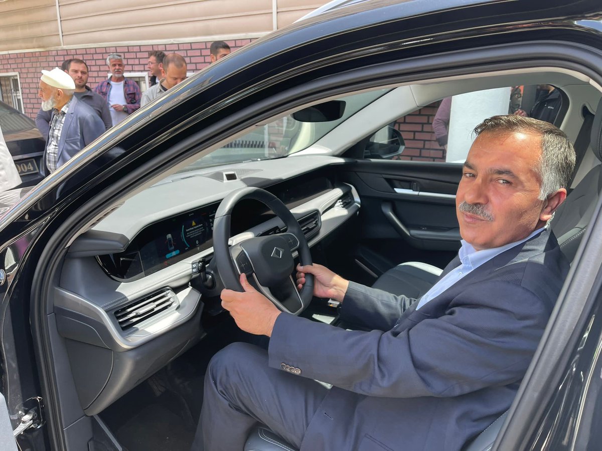 aday_ak's tweet photo. Türkiye'nin otomobili #TOGG #TürkiyeYüzyılı’na hayırlı uğurlu olsun inşallah.

 gururumuz #TOGG Ağrı’da 🚘 

@akpartiagrii #Togg  @Orhangungor04 @Ruken_Kilerci @drmalibilgili @SABANPOLAT04 https://t.co/GpgHtRCsfK