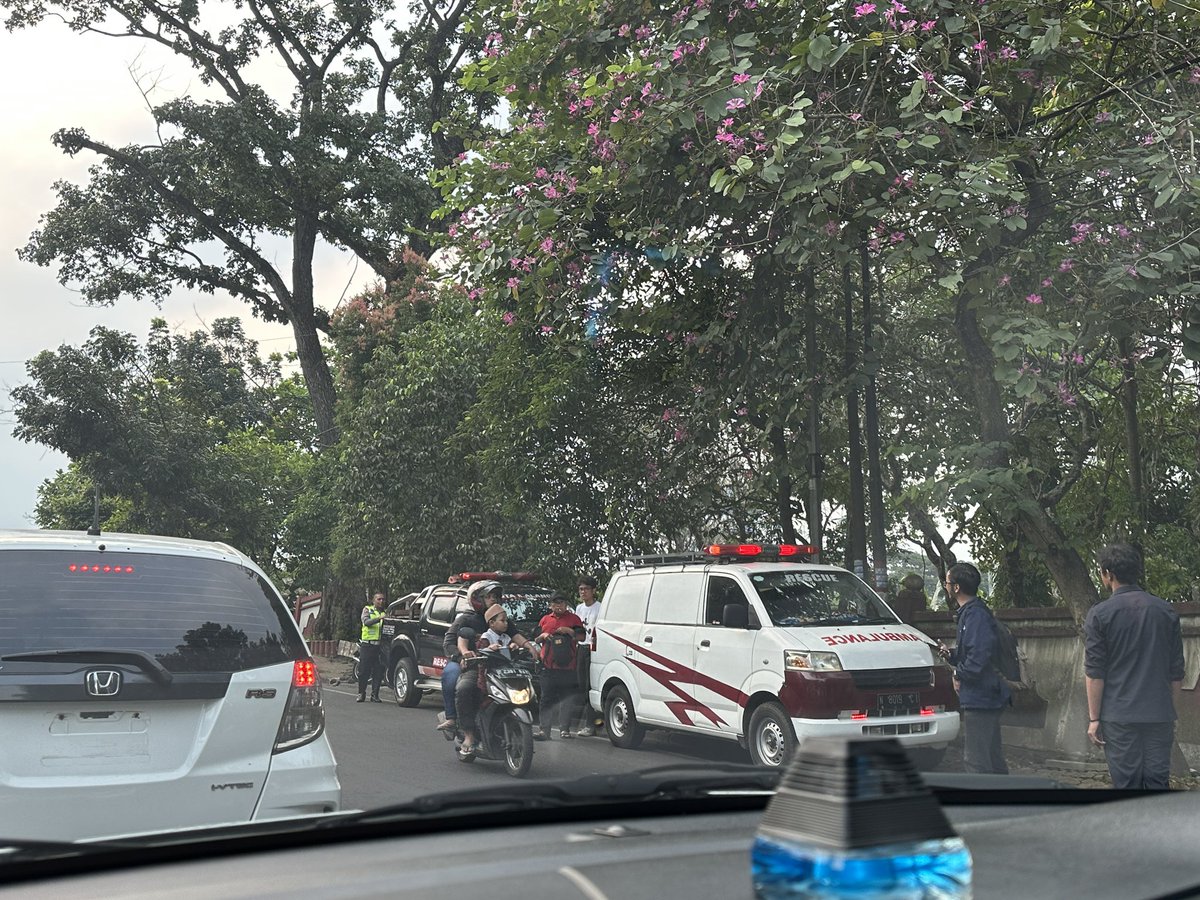 v3_in's tweet photo. Ada apakah ini di Mayjend Panjaitan? @infomalang https://t.co/H0bq9MvOOY