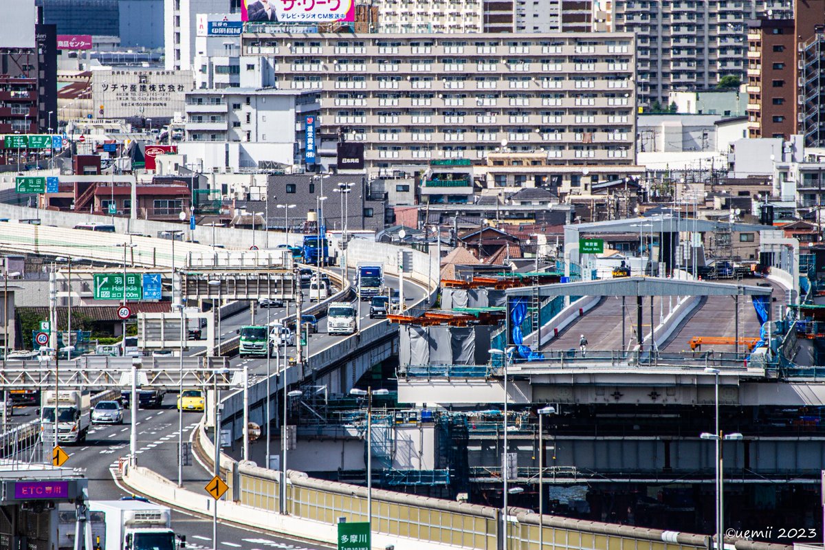 uemii's tweet photo. 首都高速神奈川1号横羽線の高速大師橋。明日5/27 5:00から通行止めにして工事が行われる架け替え前の旧橋脚 vs 新橋脚 #首都高 #大師橋 #通行止め #高速大師橋リニューアル #elevatedexpressways https://t.co/sIYKxU9YlK