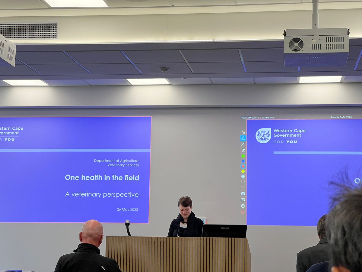 #mbhgretreat2023 Lesley van Helden of <a href="/WCGovAgri/">WC Dept of Agriculture</a> Veterinary Services now presenting: One Health in the field: A veterinary perspective.

<a href="/SuMBHG/">Division of Molecular Biology and Human Genetics</a> @suhealthsci <a href="/gray_clive/">Clive Gray</a> <a href="/sebopetsa/">Botha Sebopetsa</a> <a href="/ivan2meyer/">Ivan Meyer</a>
<a href="/VuyoLab/">Vuyo Lab</a> <a href="/TshivhulaH/">TshivhulaH</a>