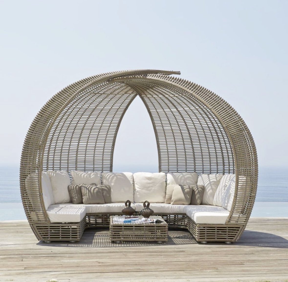 Meet you here for a 🍸

The stunning Sparta Daybed by Skyline Design.  Give your garden that WOW factor!! 

Norfolkluxuryfurniture.com

#skylinedesign #luxury #garden #furniture #luxurygarden #interior #gardeninspiration #garden #gardendesign #exteriordesign #luxuryhomes