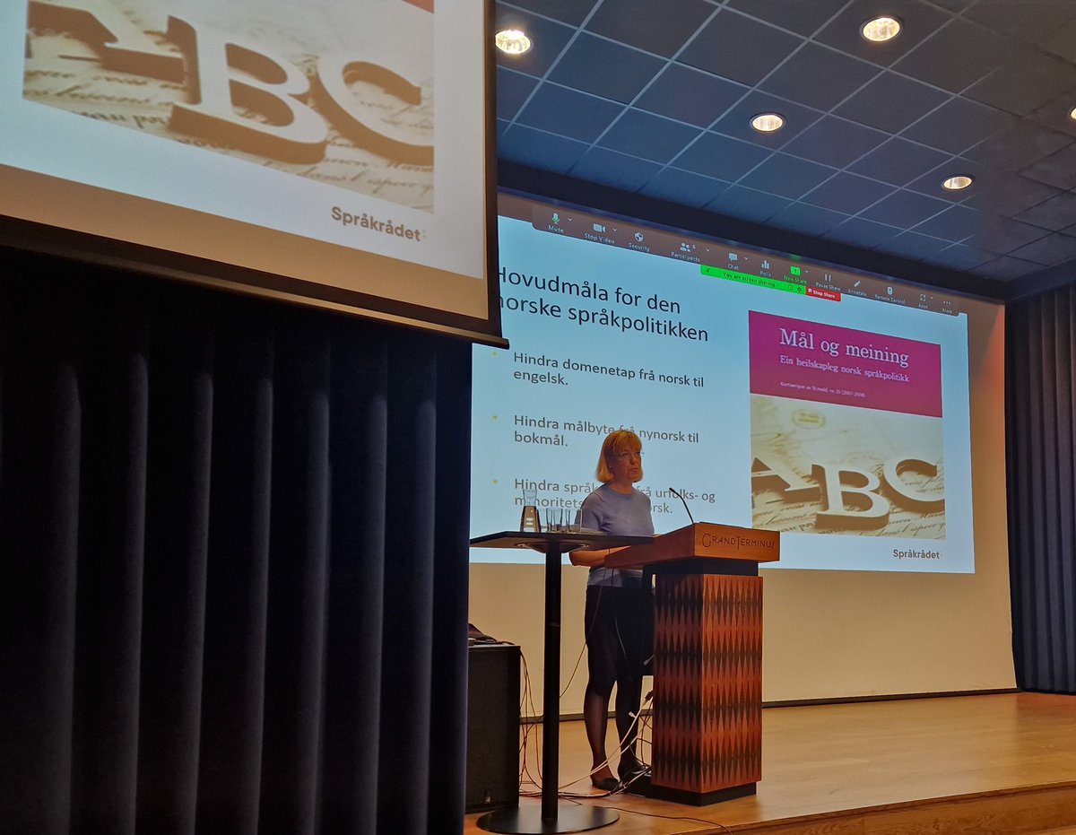 #Leksikografi som infrastruktur: Tilgang til språk gjennom leksikografiske og terminologiske produkt er ein føresetnad for demokrati og individuelle rettigheiter. Viktig og godt sagt av @aasewet  #terminologi @sprakradet <a href="/UiB_HF/">Det humanistiske fakultet</a>