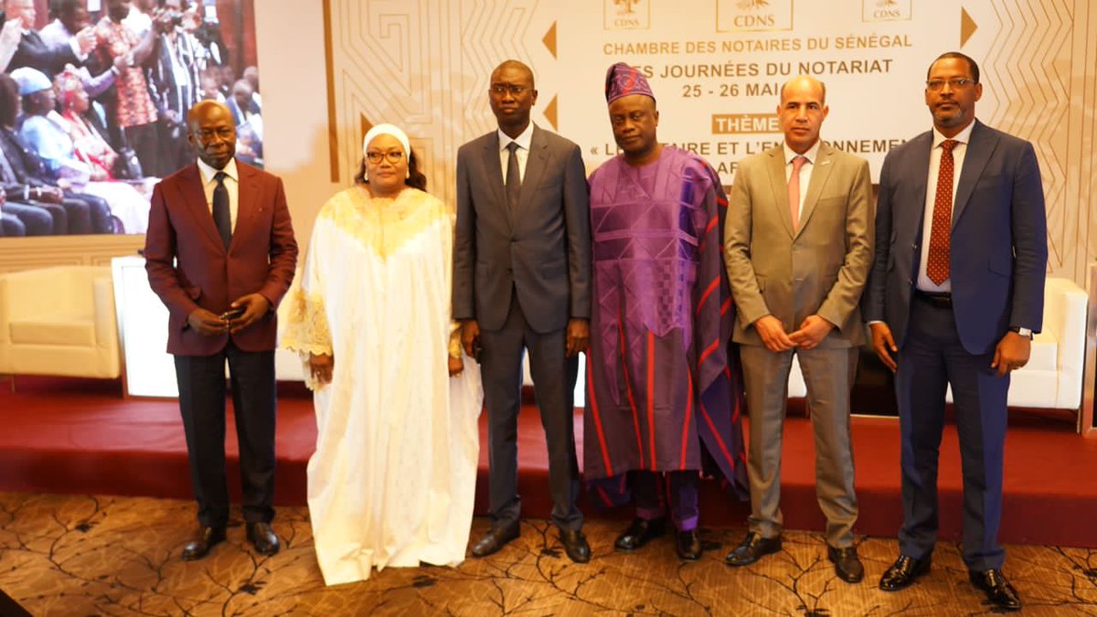 Le Directeur Général de la Caisse des Dépôts etc Consignations a pris part, ce jour, au lancement des journées notariales organisées par la Chambre des Notaires du Sénégal.
#cdcsenegal #chambredesnotaires #partenariat