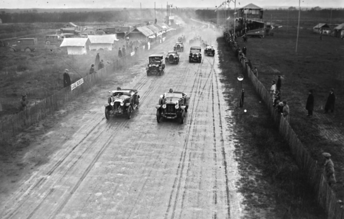 GallicaBnF's tweet image. #Blog A l’occasion du #centenaire de la 1e édition des 24 Heures du Mans, @GallicaBnF consacre une série de billets à cette course aussi mythique qu'exigeante !
=&amp;gt; c.bnf.fr/RWx #LEMANS24
