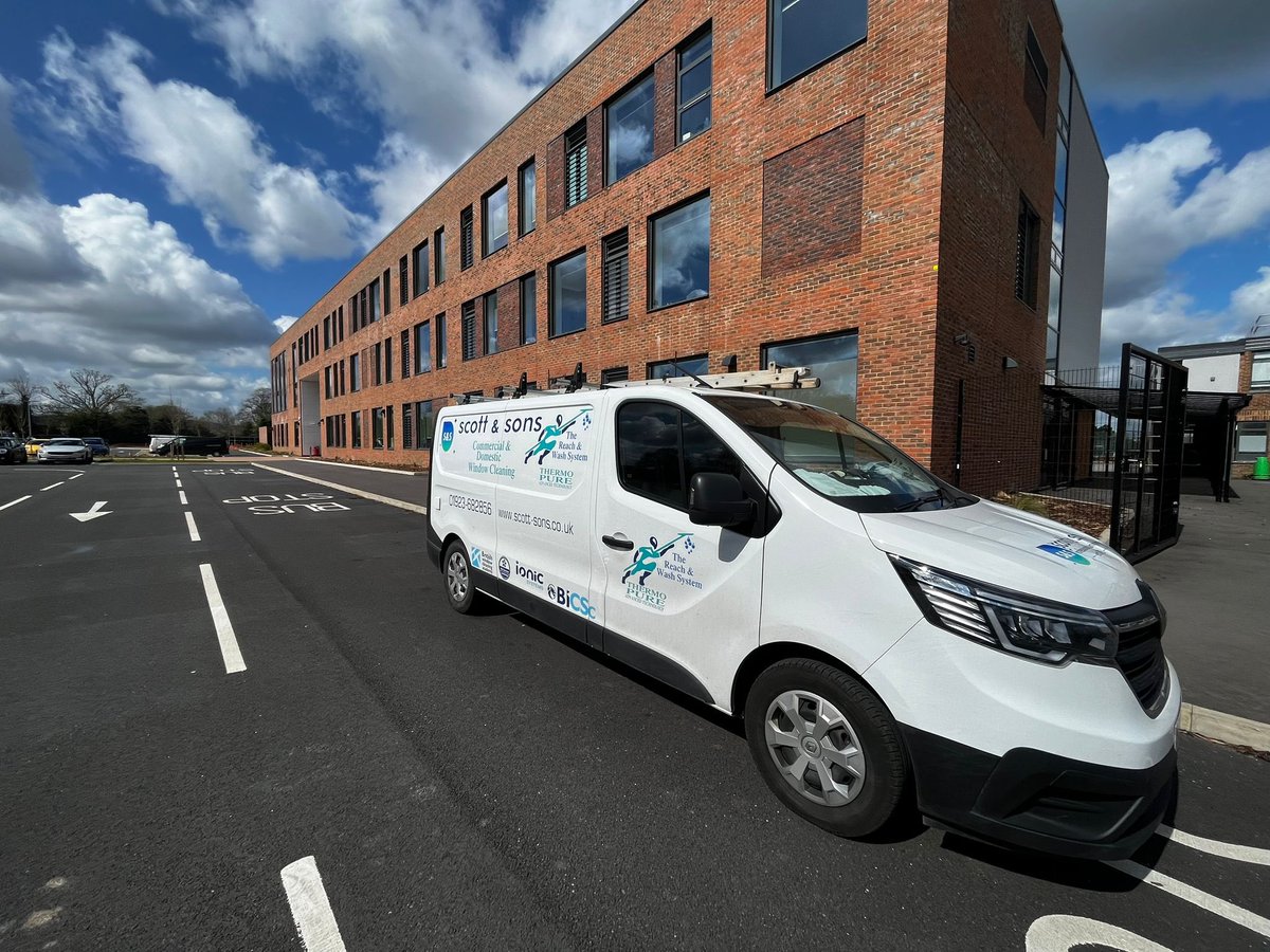 Sun 🌞 out windows being cleaned by experts!
