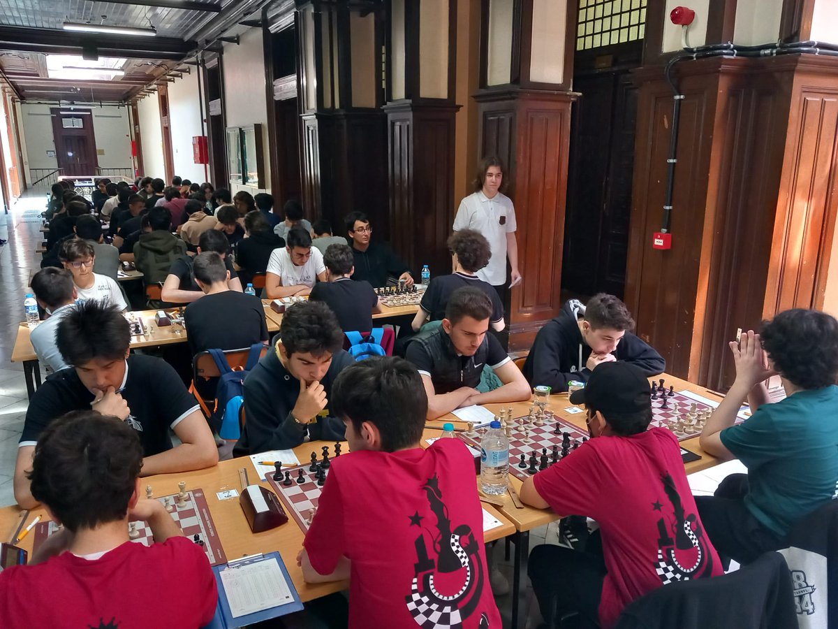 İstanbul Erkek Lisesi 21. Liseler Arası Satranç Festivali Turnuvası 26 Mayıs 2023 tarihinde 34 lise takımının katılımıyla başladı. Katılan tüm okullara başarılar diliyoruz.
istanbul.tsf.org.tr/turnuva-haberl…