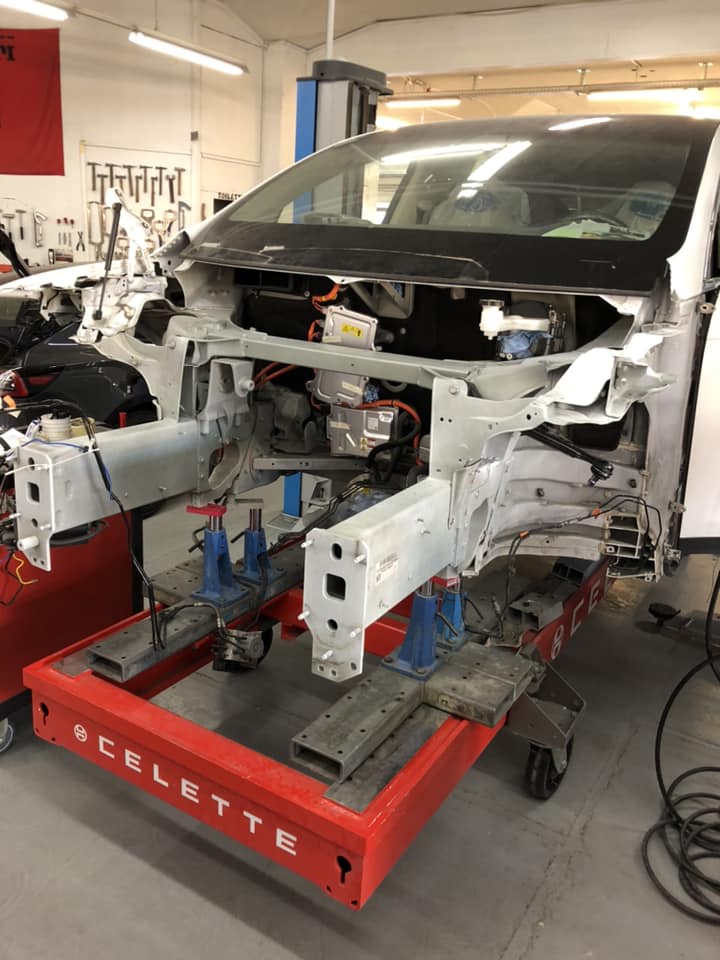 Celettegroup's tweet photo. #Tesla Model X experienced a significant frontal collision, resulting in severe damage to the shock absorber tower located on the front driver's side of the aluminum chassis. In order to address this issue, it was crucial to place the vehicle on a #Celette #framemachine. https://t.co/vIGvIjhGWG