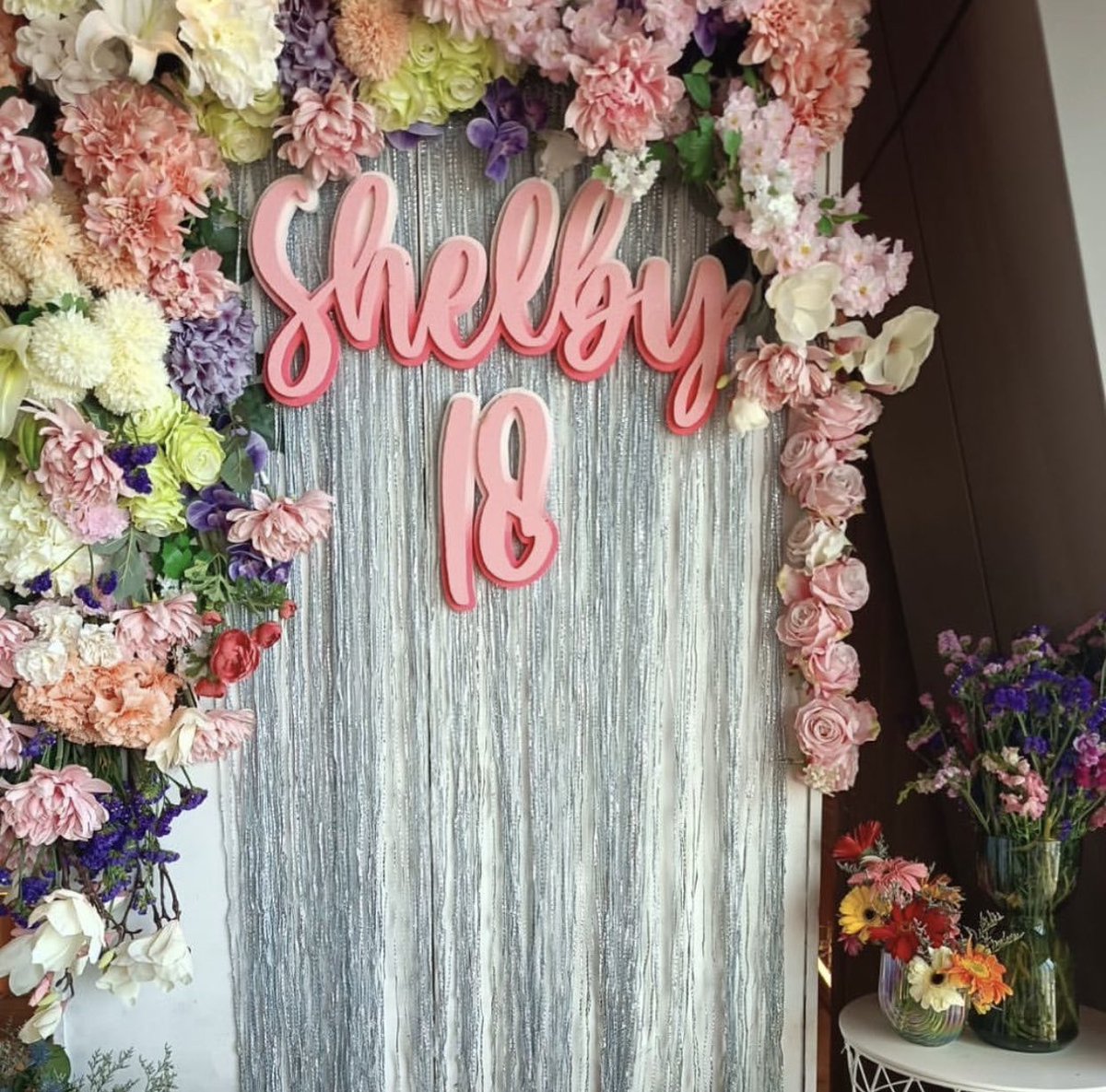 MIRALEFLEUR's tweet photo. Sharing our table and backdrop flower arrangements for a client's intimate 18th birthday celebration! 💐🌷

Get your premium flower arrangements with MIRA for your special occasions/events 🩷🥰 https://t.co/i5aOYBkJpX
