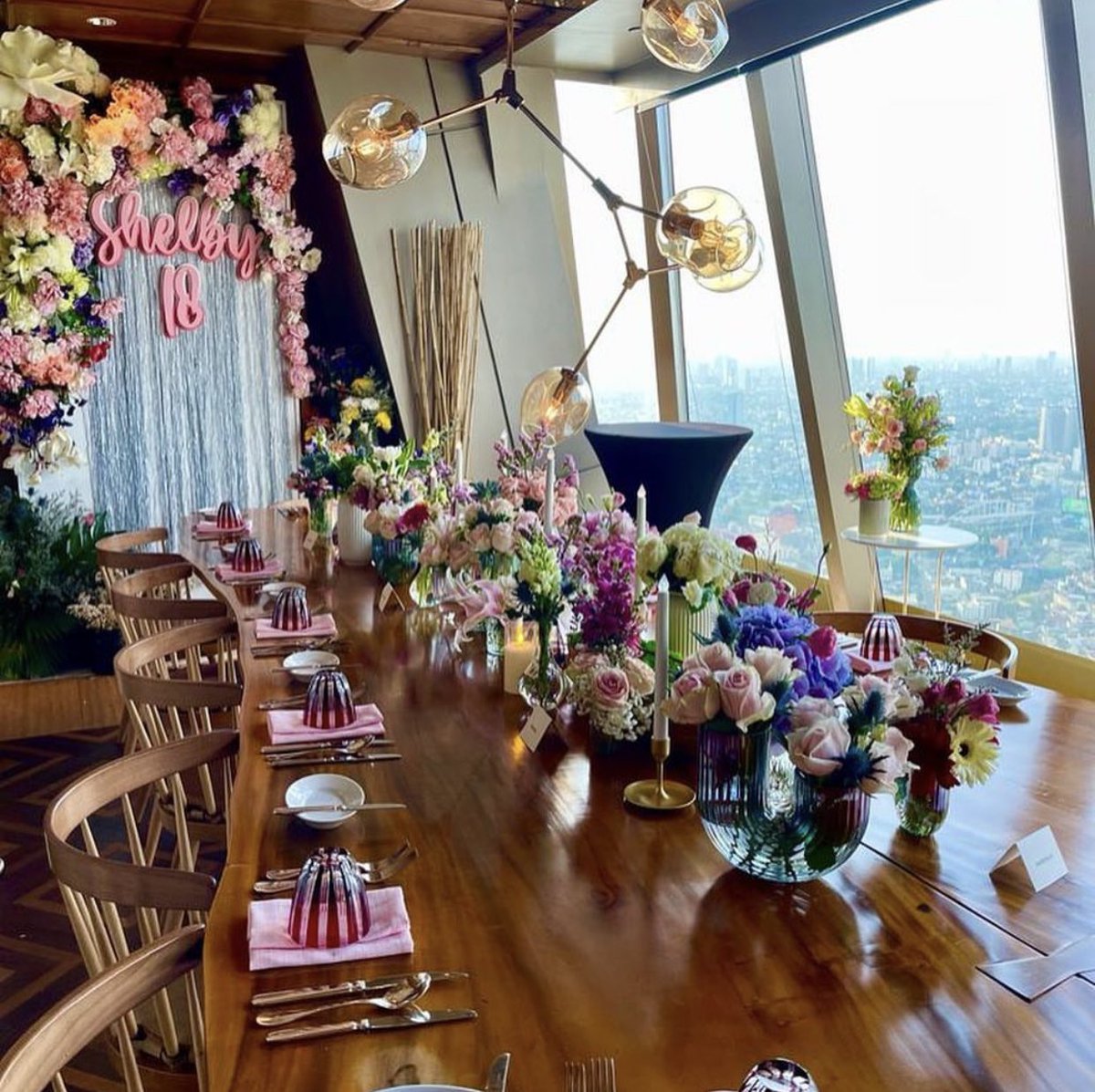 MIRALEFLEUR's tweet photo. Sharing our table and backdrop flower arrangements for a client's intimate 18th birthday celebration! 💐🌷

Get your premium flower arrangements with MIRA for your special occasions/events 🩷🥰 https://t.co/i5aOYBkJpX