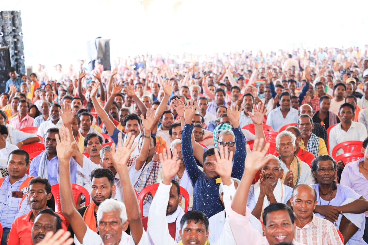 dpradhanbjp's tweet photo. ମୋଦି ସରକାରରେ ଗରିବ କଲ୍ୟାଣ ମୂଳମନ୍ତ୍ର ହୋଇଛି । ବିଶ୍ୱରେ ଭାରତର ନାଁ ପୁନଃସ୍ଥାପିତ ହୋଇଛି । ସବକା ସାଥ୍-ସବକା ବିକାଶ-ସବକା ବିଶ୍ୱାସ-ସବକା ପ୍ରୟାସ ମନ୍ତ୍ରରେ ଓଡ଼ିଶା ଓ ଭାରତର ପ୍ରଗତି ଗତିଶୀଳ ହେଉଛି । ମୋଦିଜୀଙ୍କ ନେତୃତ୍ୱରେ ଦେଶର ବିକାଶ ଓ ଅର୍ଥନୀତି ନୂଆ ଉଚ୍ଚତାରେ ପହଞ୍ଚିଛି ଓ ଆଭ୍ୟନ୍ତରୀଣ ସୁରକ୍ଷା ସୁଦୃଢ ହୋଇଛି । https://t.co/ICatIv1Uxq