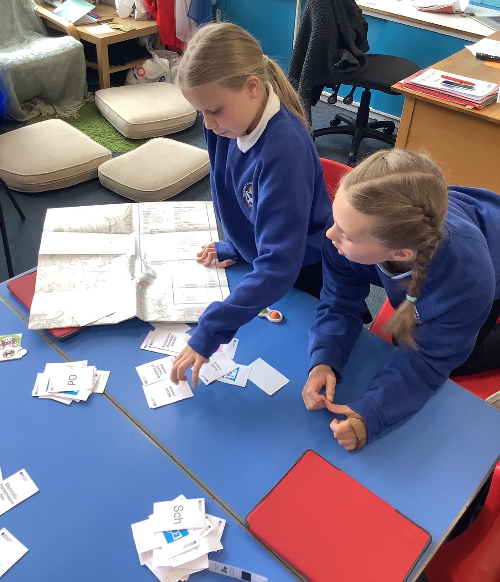 stpetersgala's tweet image. More map skills in P6 this morning, focusing on recognising the difference between physical and human geography features! #mapskills