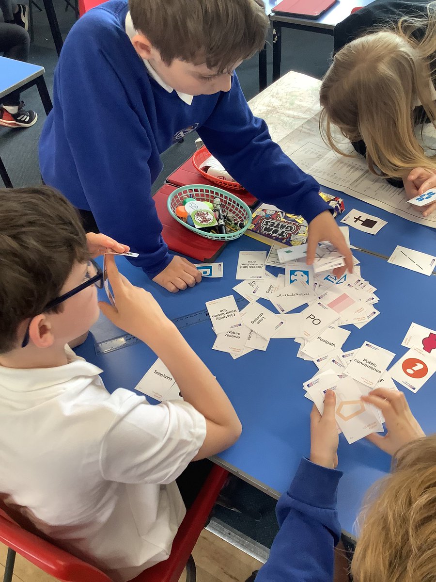 stpetersgala's tweet image. More map skills in P6 this morning, focusing on recognising the difference between physical and human geography features! #mapskills