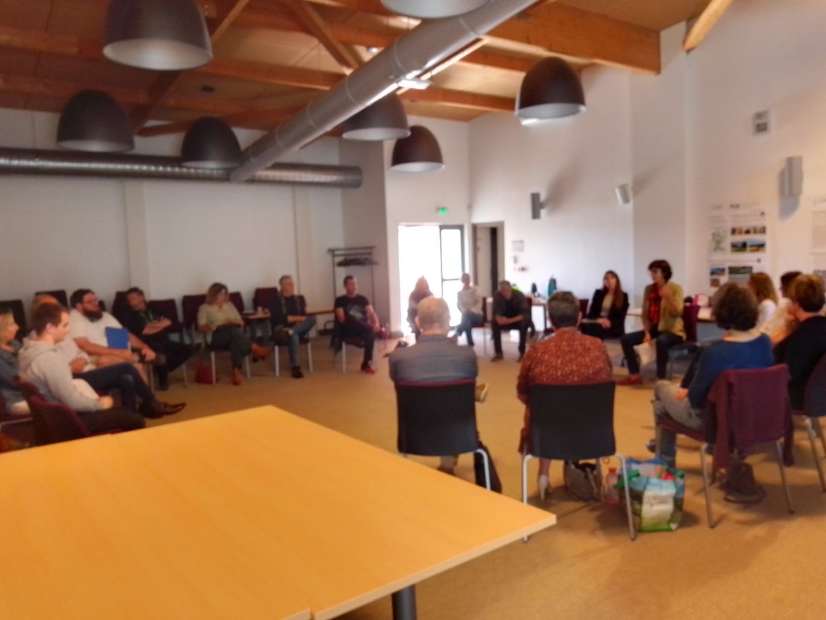 #poleemploi  #souillac 
A #gourdon hier échanges et travail avec les demandeurs d 'emploi jeunes et seniors sur les représentations et rencontres avec les entreprises.
 action avec le ▶️Club Les Entreprises s'engagent 
Travail sur  #tensionsrecrutement 
Merci Patricia et Delphine