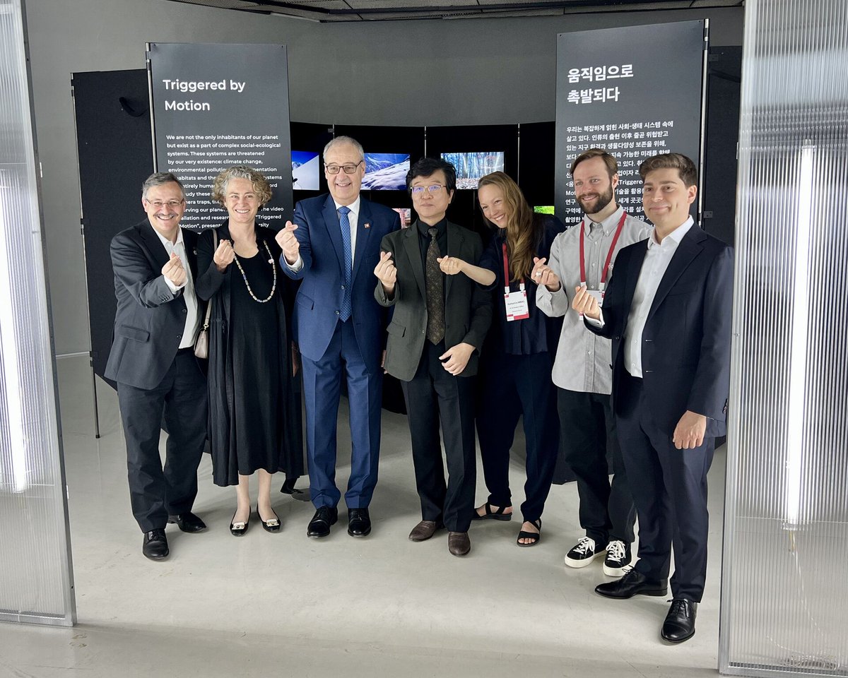 UZH displayed research projects at the Swiss-Korean Innovation Week in Seoul, featuring the video installation project <a href="/MotionTriggered/">Triggered by Motion</a>. Swiss Federal Councillor <a href="/ParmelinG/">Guy Parmelin</a> attended, highlighting the occasion's significance. 🇨🇭🤝🇰🇷

👉 global.uzh.ch/en/global_univ…

<a href="/swissnexNetwork/">Swissnex</a>