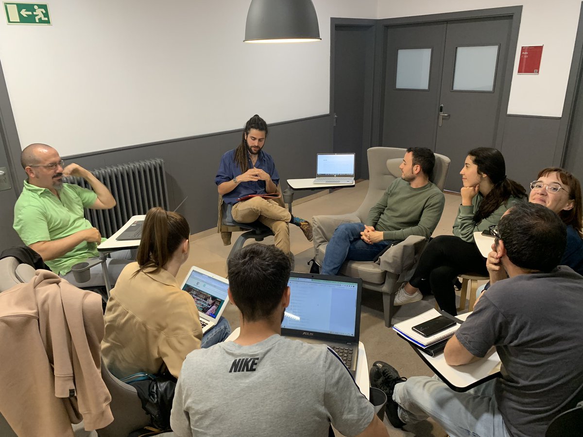 Josep_Castillo's tweet photo. Última sessió de l'assignatura de "Pràctica Docent i Organització dels centres de secundària " del Màster de Professorat (Música i Ed. Fis.). Presentació de projectes educatius. Mireu-los bé perquè són un educadors fantàstics 😊 #FETEP #muvicef Ens veiem a la sala de profes! 😉 https://t.co/fzqggdGb7u