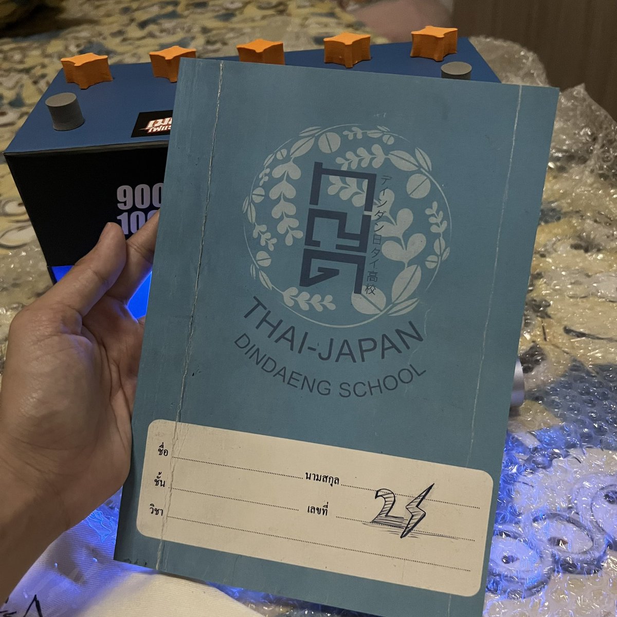 finding 행복 tweet media