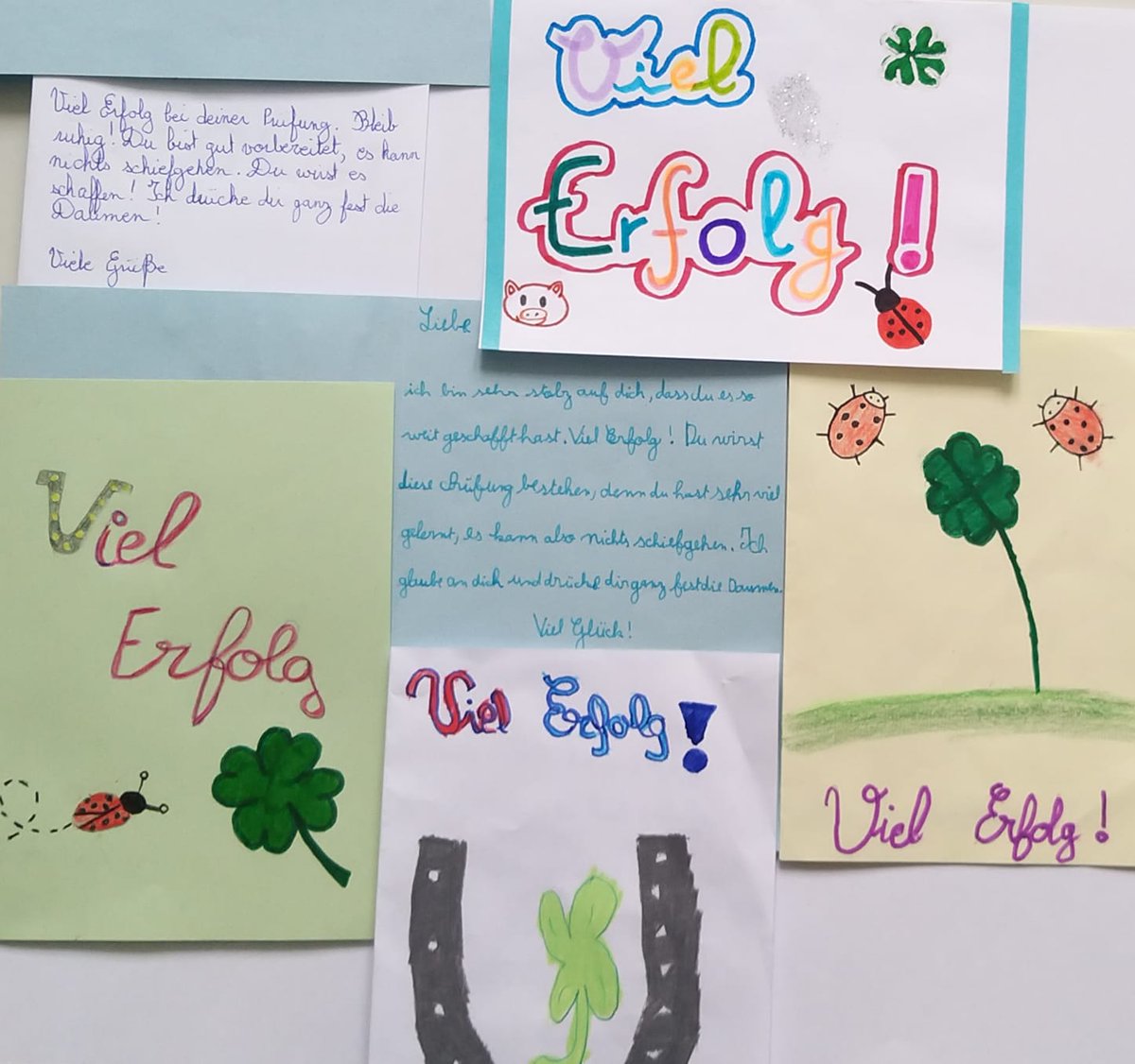 Sechstklässler haben Schüler*innen aus der Abschlussklasse kleine Briefchen geschrieben, um ihnen für die AbiBac- Prüfungen, die schon nächste Woche stattfinden,  alles Gute zu wünschen.🍀