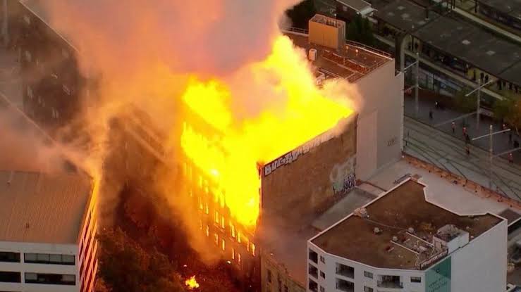 Two Teens Surrender to Police After Devastating Fire Engulfs Historic Sydney Building Two 13-year-old boys have turned themselves in to the police following a fire that engulfed a seven-storey heritage building in central... https://t.co/Pt07EFCnNc https://t.co/gorNfPMgDw