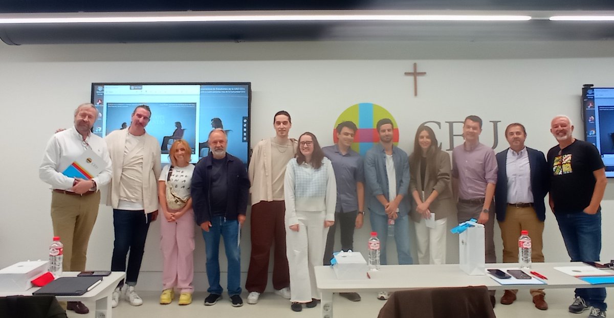 Los alumnos de Publicidad y RRPP han presentado sus campañas para <a href="/ecoembes/">Ecoembes</a> en <a href="/USPCEUHumYCom/">Humanidades I Universidad CEU San Pablo</a> a un gran jurado de publicitarios: Jesús Colmenar, Xavier Olazábal, <a href="/JoseLuisEsteo/">José Luis Esteo</a> , <a href="/soyfeliperamos/">Felipe Ramos</a> , José Luis Salazar, Laura Belloso, Laura Colored y Antonio Gamboa.