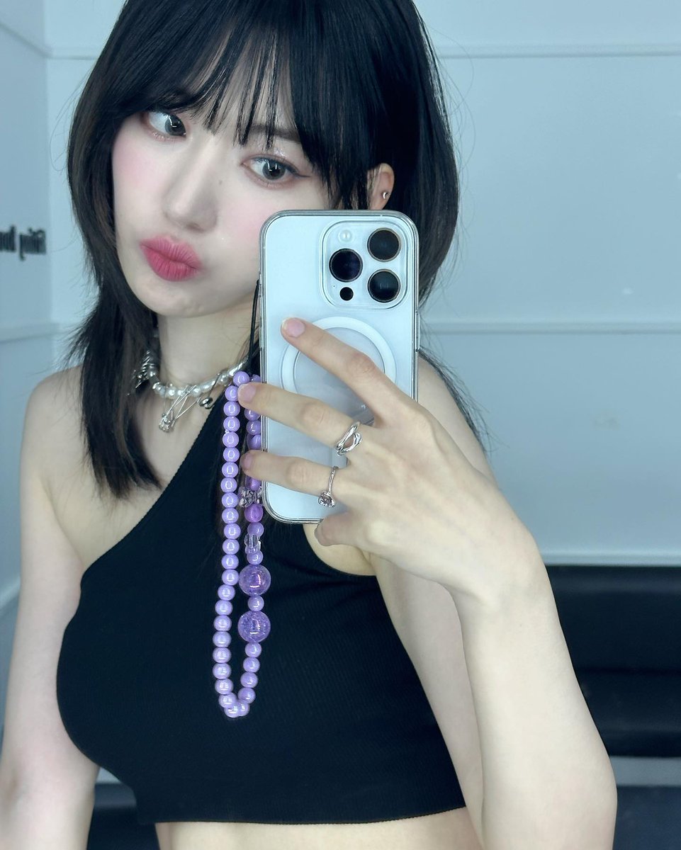 elsserafim's tweet photo. #SAKURA IG update https://t.co/7Q1SyLJInd