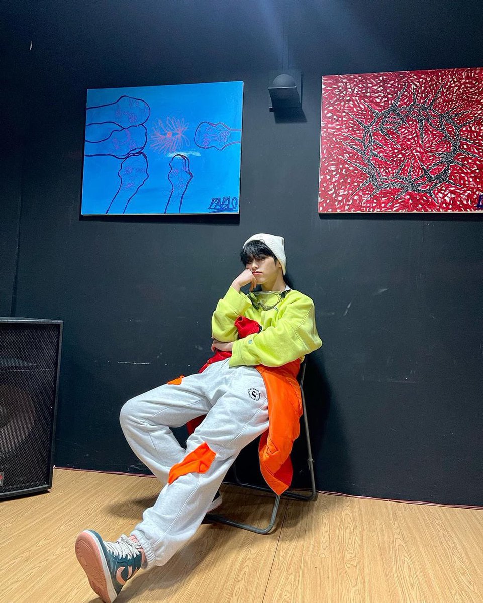 leeseunghwanina's tweet photo. (26052023)
Lee Seunghwan (im_lee__onlee) IG update
Penggunaan kaus kaki secara ekstrim😆🧦
#Apapun #jika #tidakapaapa #tidakmasalah ~
#씅씅 #LEESEUNGHWAN #Seunghwan #이승환
https://t.co/BNiXUupLQo https://t.co/aYsTEKGrhn
