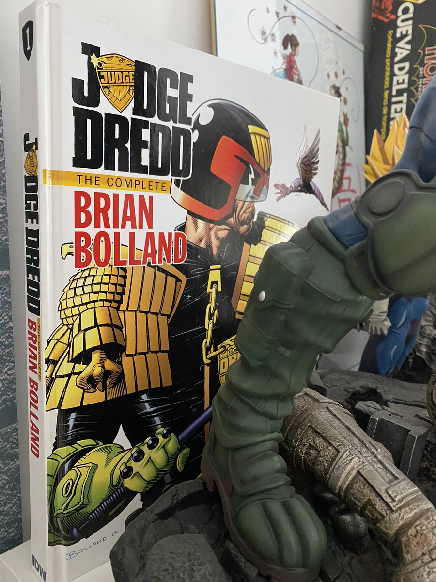 Nunu_90210's tweet photo. Es viernes y Dredd lo sabe, ¡Buenos días y buen finde!, 🎖🦅🔫🚨
Negotiation's over. Sentence is death. 💀
#judgedredd #juezdredd #2000adcomics #brianbollandart #judgedreddcomics #sentenceisdeath #megacityone #theonlywayisthelaw #yessideshow @sideshow https://t.co/WM0bvdWuyU