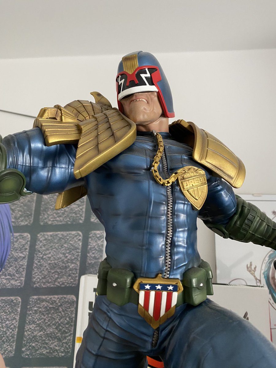 Nunu_90210's tweet photo. Es viernes y Dredd lo sabe, ¡Buenos días y buen finde!, 🎖🦅🔫🚨
Negotiation's over. Sentence is death. 💀
#judgedredd #juezdredd #2000adcomics #brianbollandart #judgedreddcomics #sentenceisdeath #megacityone #theonlywayisthelaw #yessideshow @sideshow https://t.co/WM0bvdWuyU