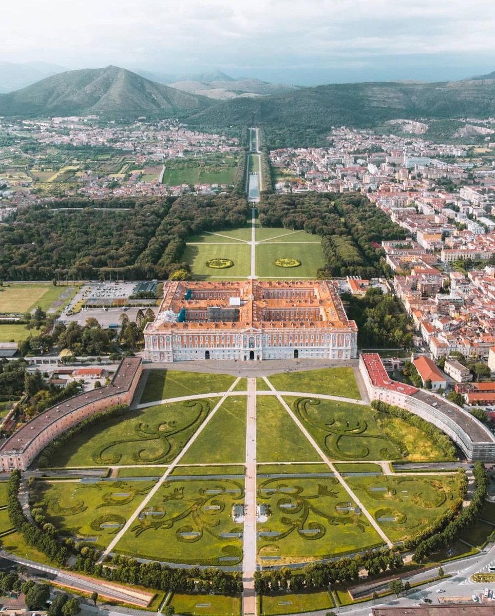 Caserta, Kampanien, Italien😍
📷: @polamm 
👉instagram.com/polamm/?hl=en