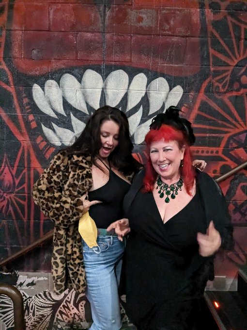 Having a ball with @AnnieSprinkle and friends at @SexWorkerFest &hearts;️&hearts;️ so many babes + icons aplenty that<a class="tags" href="/tag/anniesprinkle">@anniesprinkle</a><a href="/tag/askfirst"class="tags"><span>#askfirst</span></a>
