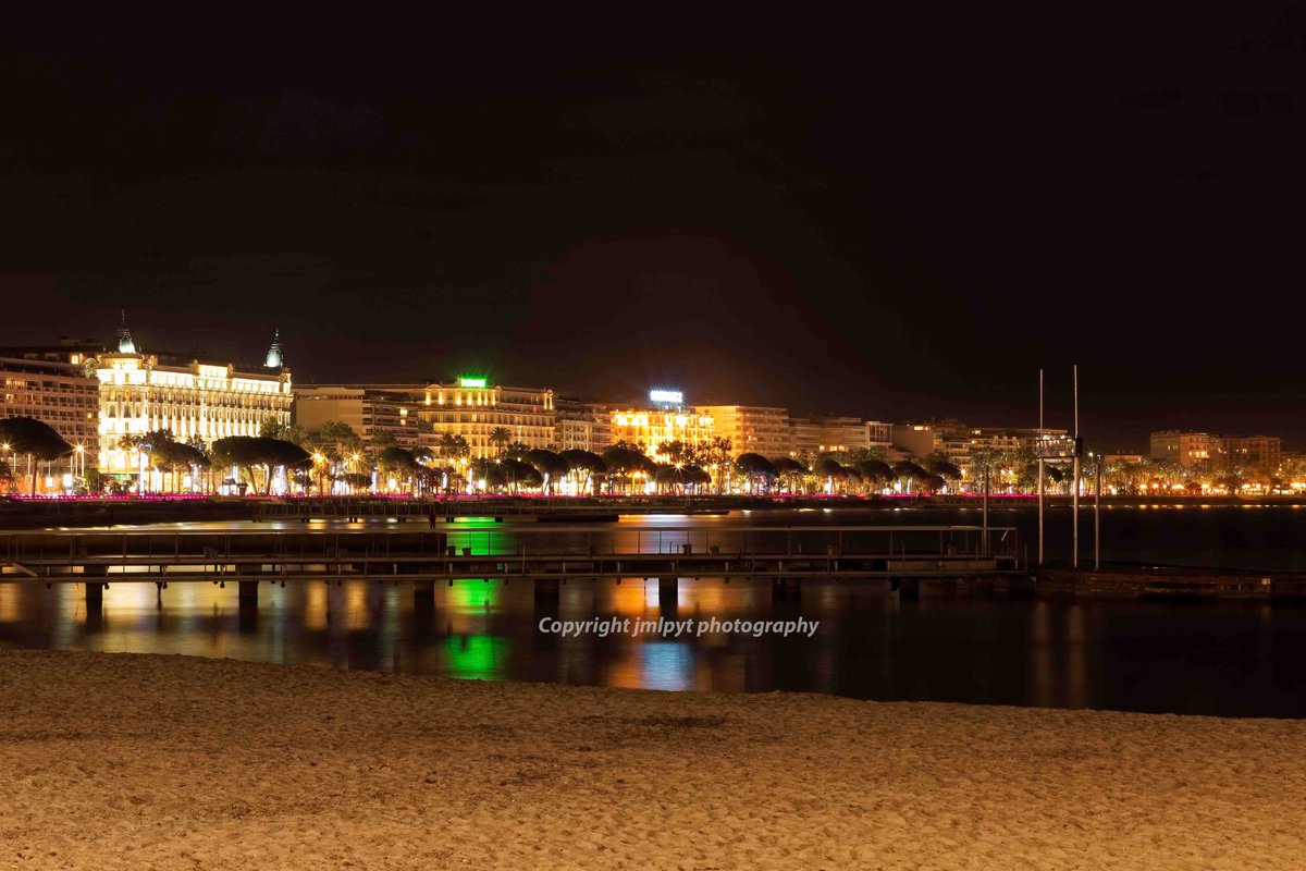 #Shooting sur la #CotedAzurFrance :  #Cannes by night

more pictures in  fr.mylabphoto.com/?id=1025503 
#visitcotedazur #jmlpyt #photography #artiste #picoftheday #FranceMagique #regionsud #frenchriviera #visitfrance #tourisme #travel