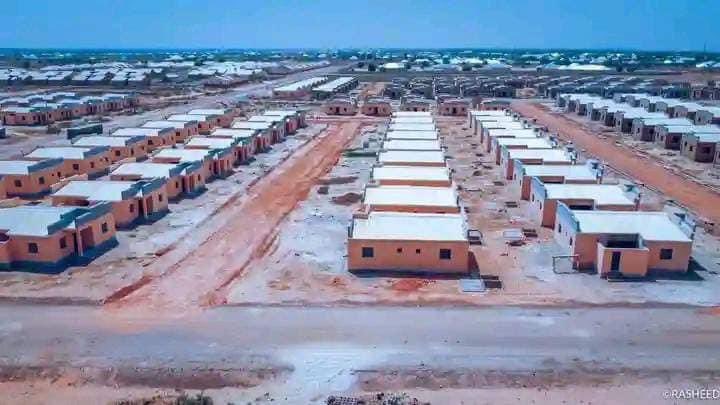 muktees's tweet photo. H.E Sen Abubakar Atiku Bagudu set to commission 500 units of Housing in Birnin Kebbi today.

#IndustrialKebbi https://t.co/WqM2sLg5LK