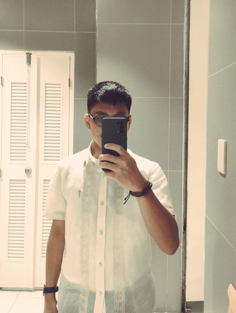 eljay9311's tweet photo. Dun tayo sa naka barong 😁 https://t.co/XYt5kPmlRc