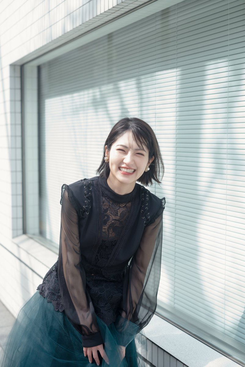 若月佑美 1stフォトエッセイ 『履きなれない靴を履き潰すまで』 サイン