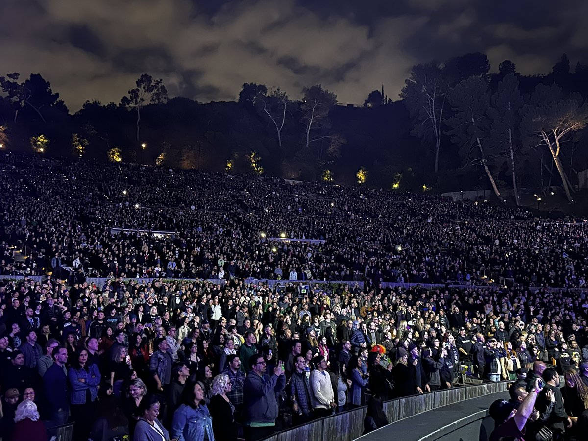 Encore audience — The Cure at Hollywood Bowl 25 May 2023. Thank you to all. @thecure @HollywoodBowl #songsofalostworld #justlikeheaven