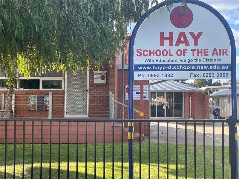 AdamAstill14's tweet photo. Working with SOTA Hay &amp; Broken Hill on their transition to MS Teams as their new video teaching platform from Term 3. So great to see faces of the remote &amp; isolated community when we had 25 cameras all on at once during a Forum - previously they could only see 2! #ruralaccessgap https://t.co/53z25Ijb5e