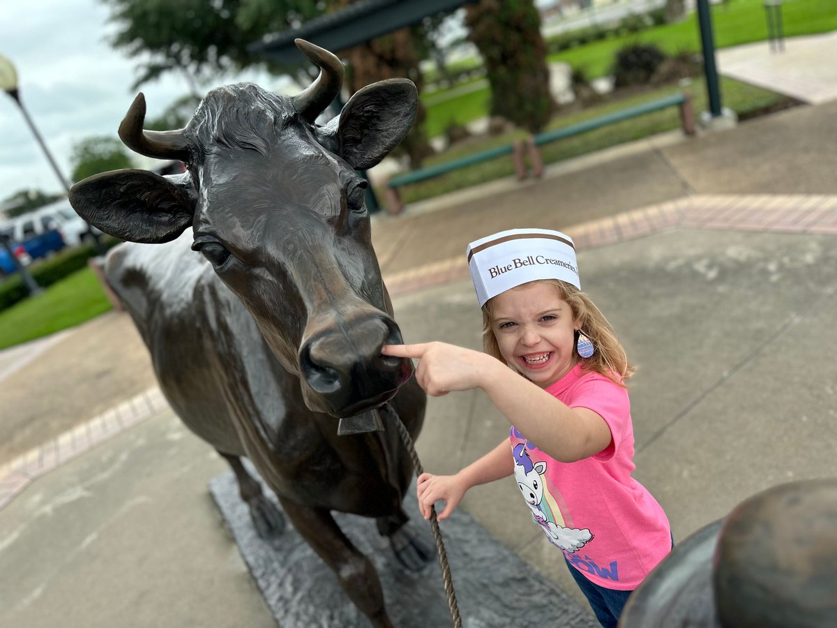 On #NationalRoadtripDay, I'm sharing a #hillarious moment from our #roadtrip to #Brenham #Texas to see the #BlueBell #Creamery. 
#ijokedyou
#cow #statue #joke #prank #cowstatue #adventuretime #roadtrippin #laughterisgoodforthesoul #laughtertherapy #happyroadtrip #roadtrippinlife