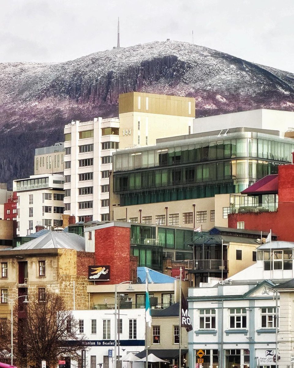 This morning's view of a snow-covered kunanyi/Mt Wellington thanks to Katy Morgan who says 🏔🏔 'Good morning from Hobart. Time to get your Tassie Tuxedo out!' #Tasmania