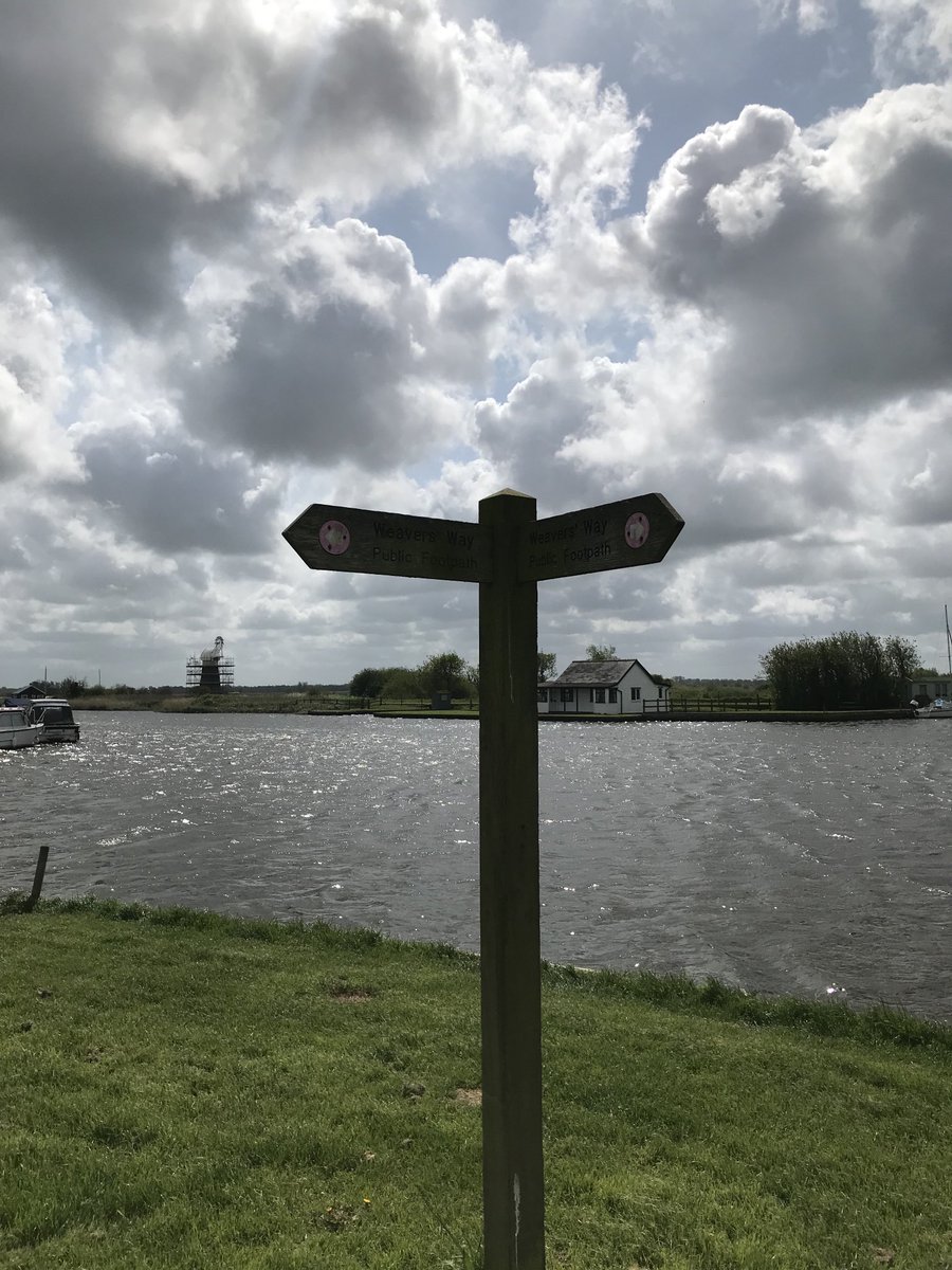 Silhouette 
Weavers’ Way, Thurne
#NorfolkBroads
#FingerpostFriday