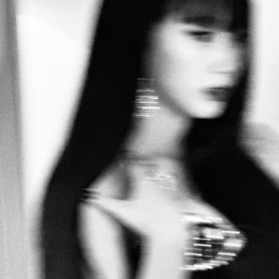 giselchandesu's tweet photo. Entering my BnW era.. #NewProfilePic https://t.co/SNAyaJLN1c