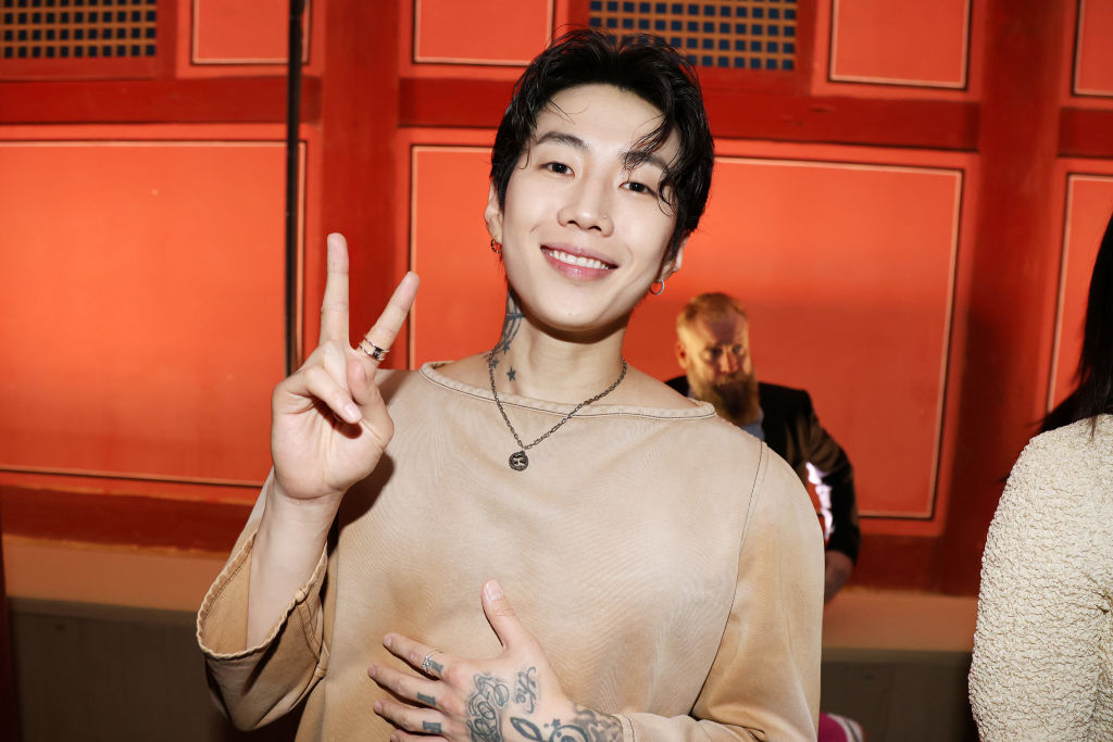 voguebusiness's tweet image. Gucci staged its 2024 cruise collection at Seoul’s Gyeongbokgung Palace last week with global celebrities including #JayPark seated front row. trib.al/oViDxgX