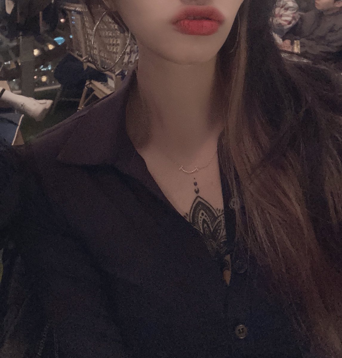 생존인사 🤟🏻
.
#섹트 #맘눌뎀 #입술 #타투 #트린이