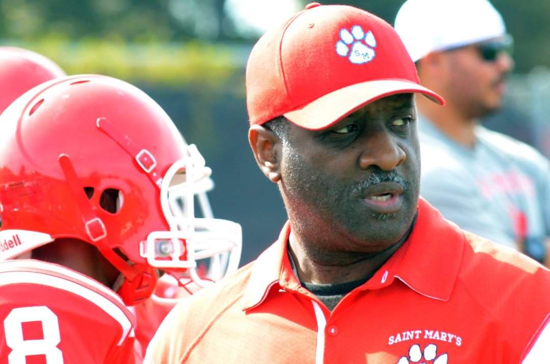 DOCLEW028's tweet image. With @Michaellewis_50 graduating today I&apos;ve coached my last football game after 28 years.  And I&apos;m both happy and  sad.  To all the kids I&apos;ve coached over all those years I say THANK YOU!!!  Yall have given me as much as I&apos;ve tried to give you!!!  #PantherPride  #SaintMarysHAIL