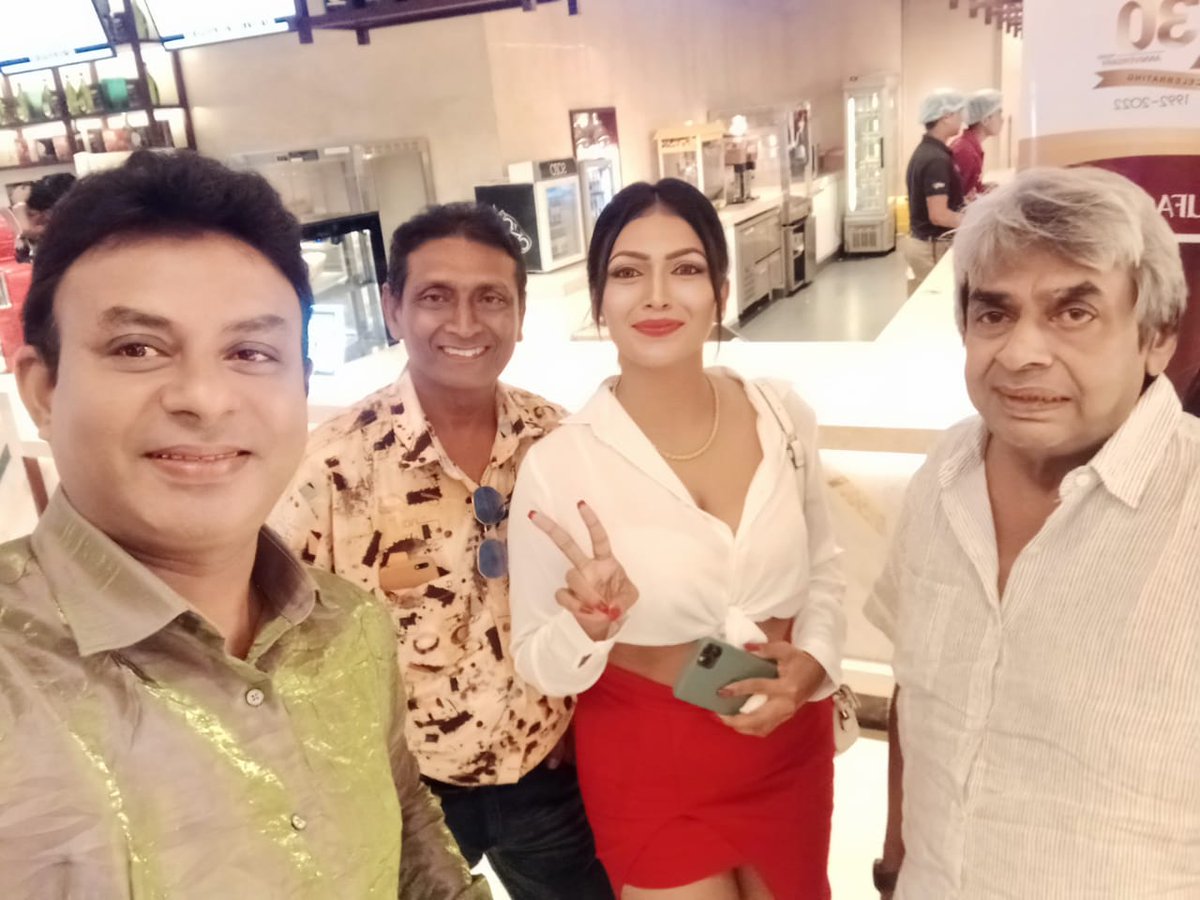 Pekbaru's tweet photo. ලගදිම රිදි තිරයේ
පිරිමි ආදරය..
එරංග සේනාරත්නගේ
අලුත් වැඩක්.. https://t.co/cHUpGezMtl