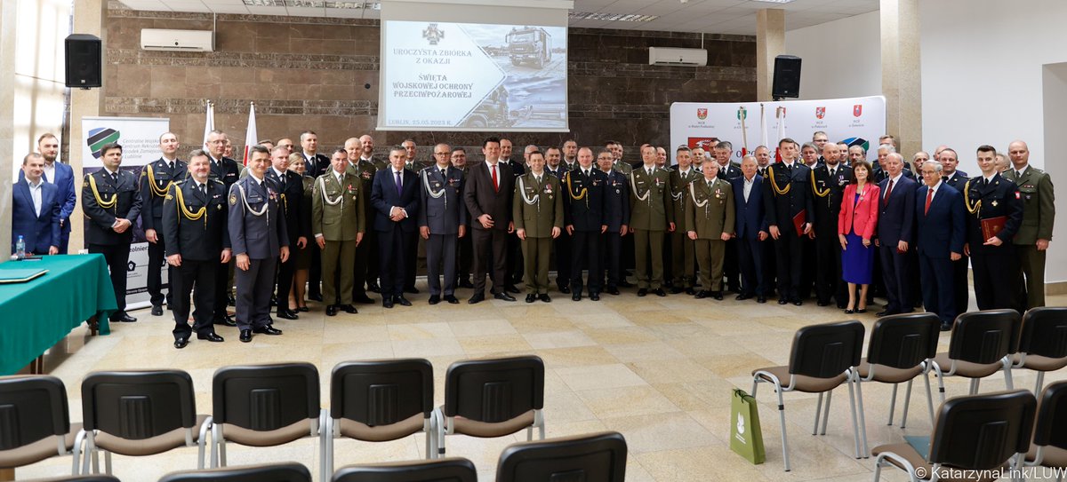 JerzyFlis's tweet photo. Wczorajsze (25 maja), Centralne Obchody Święta Wojskowej Ochrony Przeciwpożarowej w Lublinie (w sali konferencyjnej #OZCWCRLublin) były sentymentalnym powrotem do "korzeni".
To w Lublinie wiele lat temu narodziła się "Wojskowa Straż Pożarna"❗️
📷Katarzyna Link https://t.co/h9qo1ZvVO2